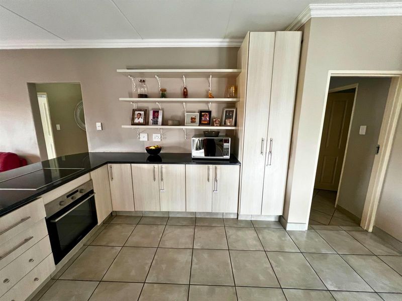 3 Bedroom House for Sale in Monavoni, Centurion - Photo 3
