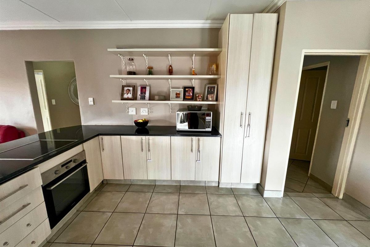 3 Bedroom House for Sale in Monavoni, Centurion - Photo 3