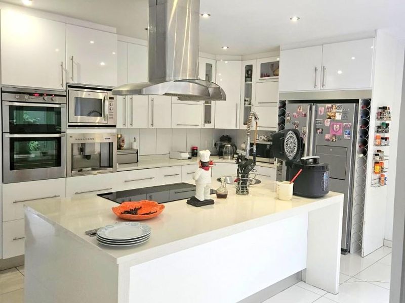 Refined Luxury Living with Panoramic Mountain Views in Featherbrook Estate - Photo 10