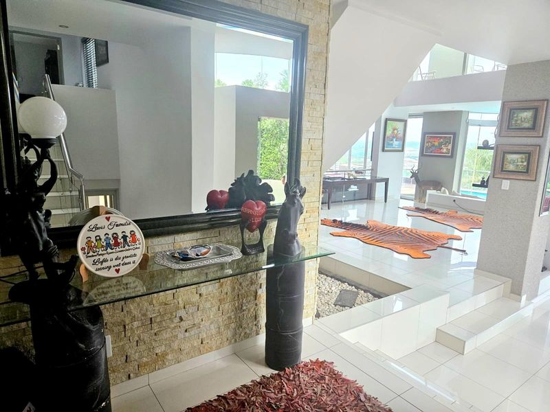 Refined Luxury Living with Panoramic Mountain Views in Featherbrook Estate - Photo 4