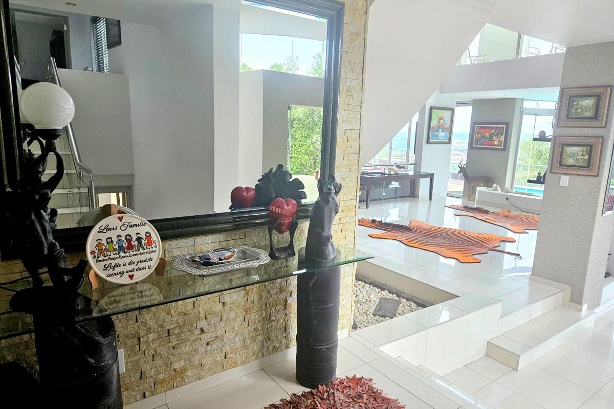 Refined Luxury Living with Panoramic Mountain Views in Featherbrook Estate - Photo 4
