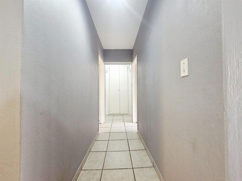 Ground floor 3 bedroom 2 bathroom apartment with private garden to rent in Midrand - Photo 7