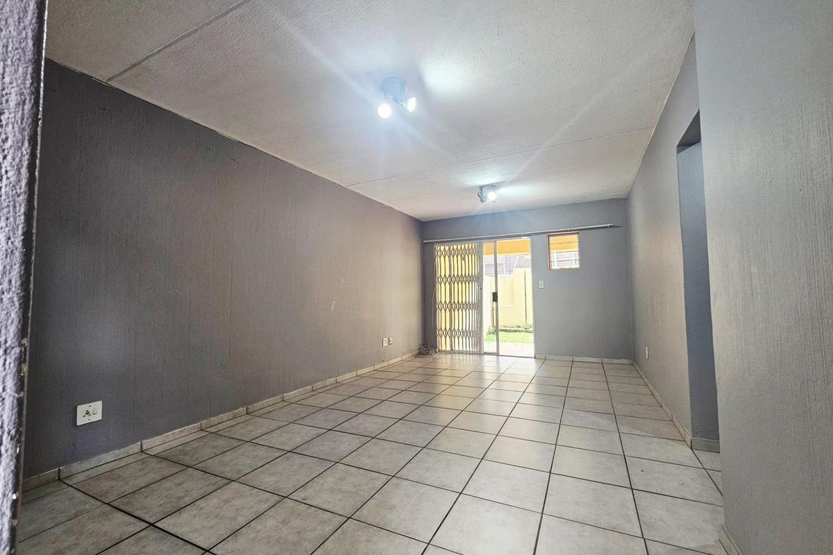 Ground floor 3 bedroom 2 bathroom apartment with private garden to rent in Midrand - Photo 4