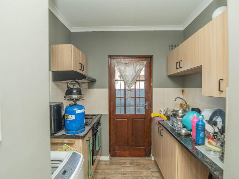 Neat, Cozy, Move In Ready Home in Parsons Vlei - Photo 7