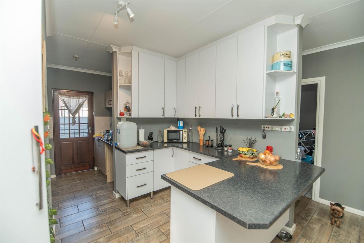 Neat, Cozy, Move In Ready Home in Parsons Vlei - Photo 5