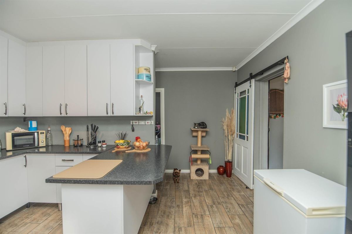 Neat, Cozy, Move In Ready Home in Parsons Vlei - Photo 4