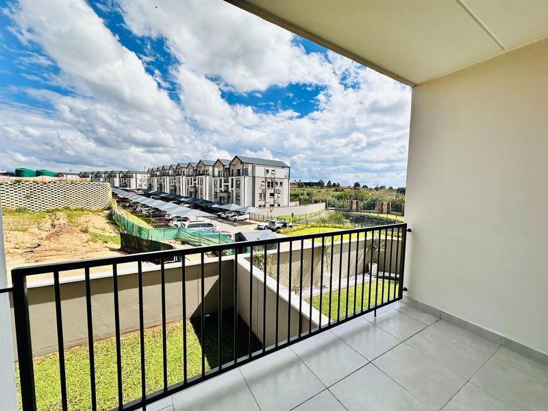 BEACHSIDE LIVING IN THE HEART OF GAUTENG - Photo 2