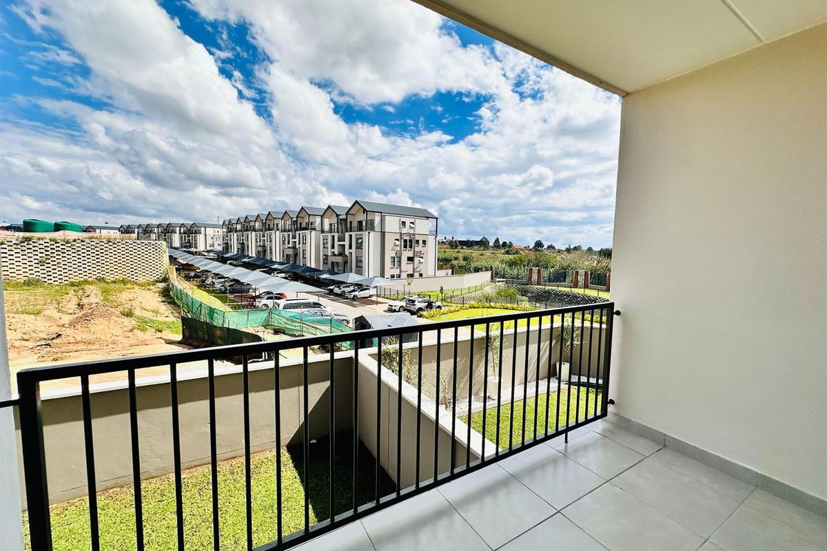 BEACHSIDE LIVING IN THE HEART OF GAUTENG - Photo 2