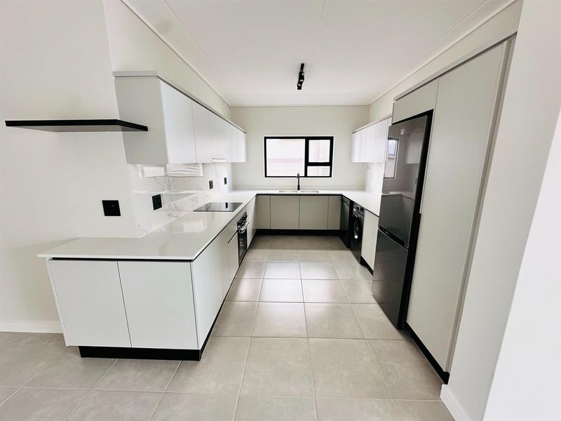 BEACHSIDE LIVING IN THE HEART OF GAUTENG - Photo 10