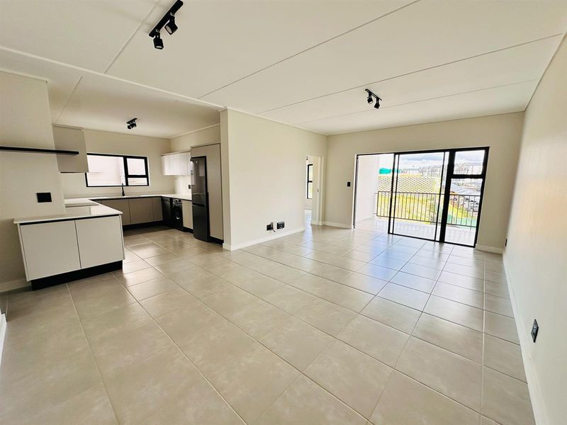 BEACHSIDE LIVING IN THE HEART OF GAUTENG - Photo 3