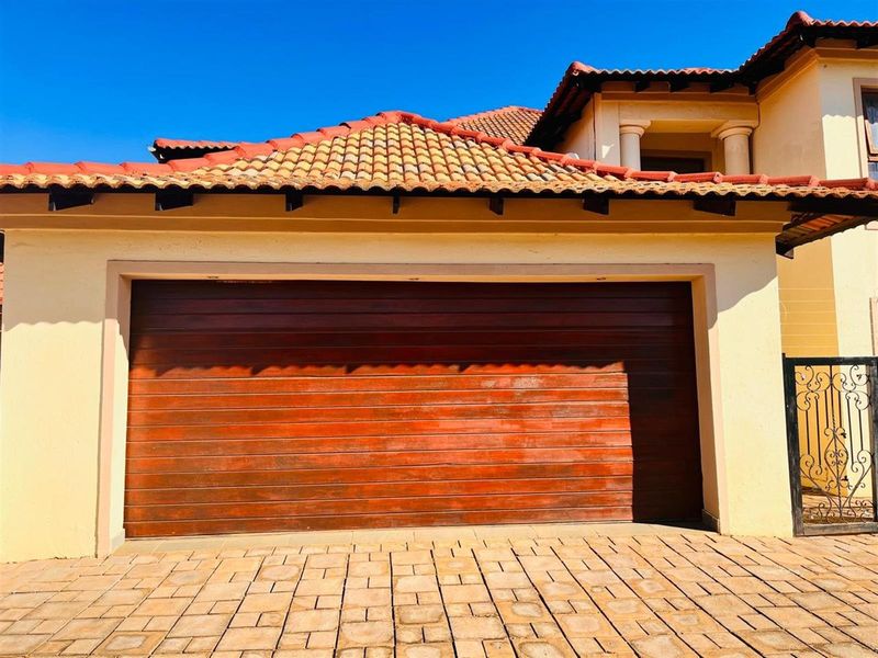 5 Bedroom House For Sale in Mahube Valley, Pretoria - Photo 2