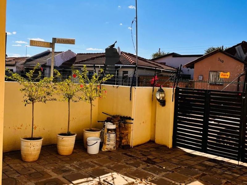 5 Bedroom House For Sale in Mahube Valley, Pretoria - Photo 5