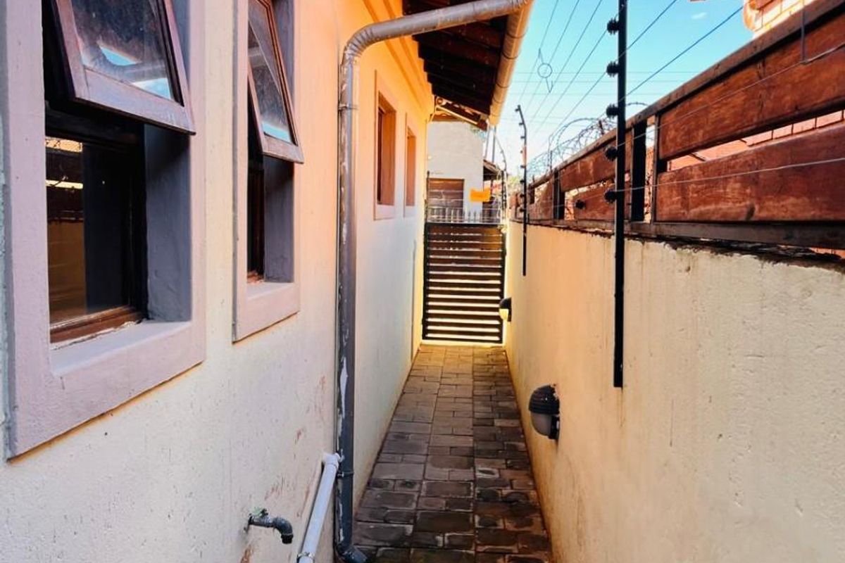 5 Bedroom House For Sale in Mahube Valley, Pretoria - Photo 4