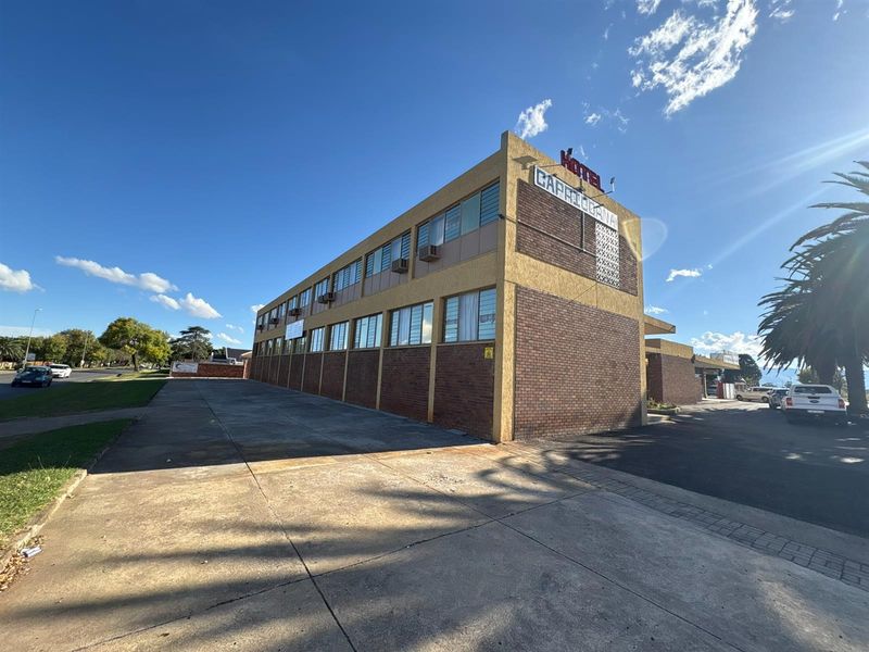 Hotel For Sale in Lennoxton, Newcastle, KwaZulu Natal - Photo 2