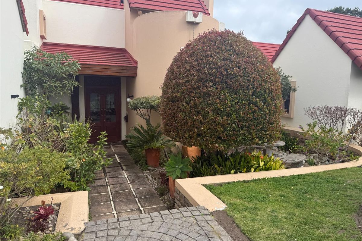 House For Sale in Pezula Golf Estate, Knysna - Photo 3