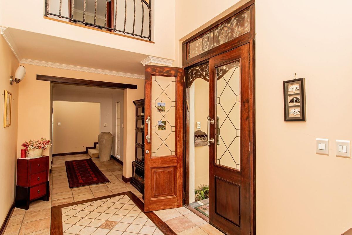 House For Sale in Pezula Golf Estate, Knysna - Photo 4