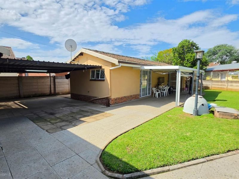 Investment Gem: House, Flatlet, pool and walk to DUT- Make it Yours today! - Photo 2