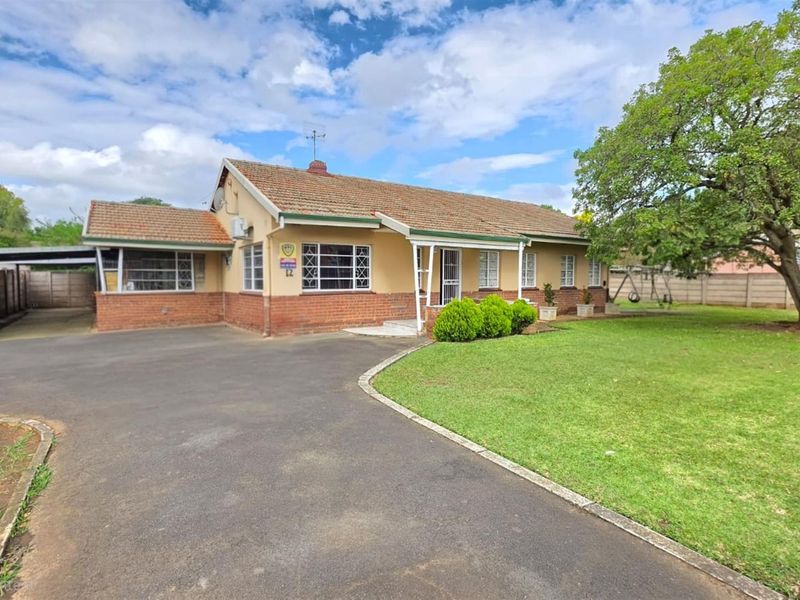 Investment Gem: House, Flatlet, pool and walk to DUT- Make it Yours today! - Photo 3