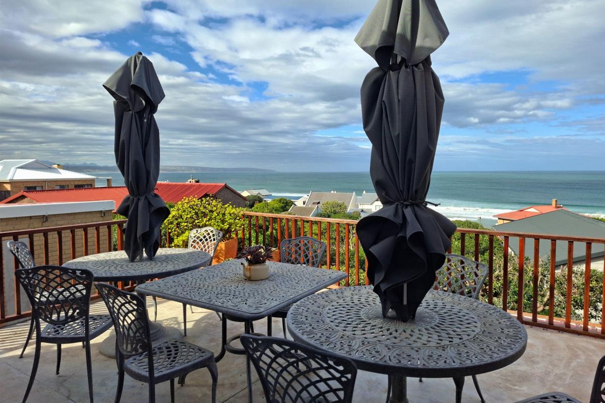 A Coastal Retreat That Offers More - Photo 2
