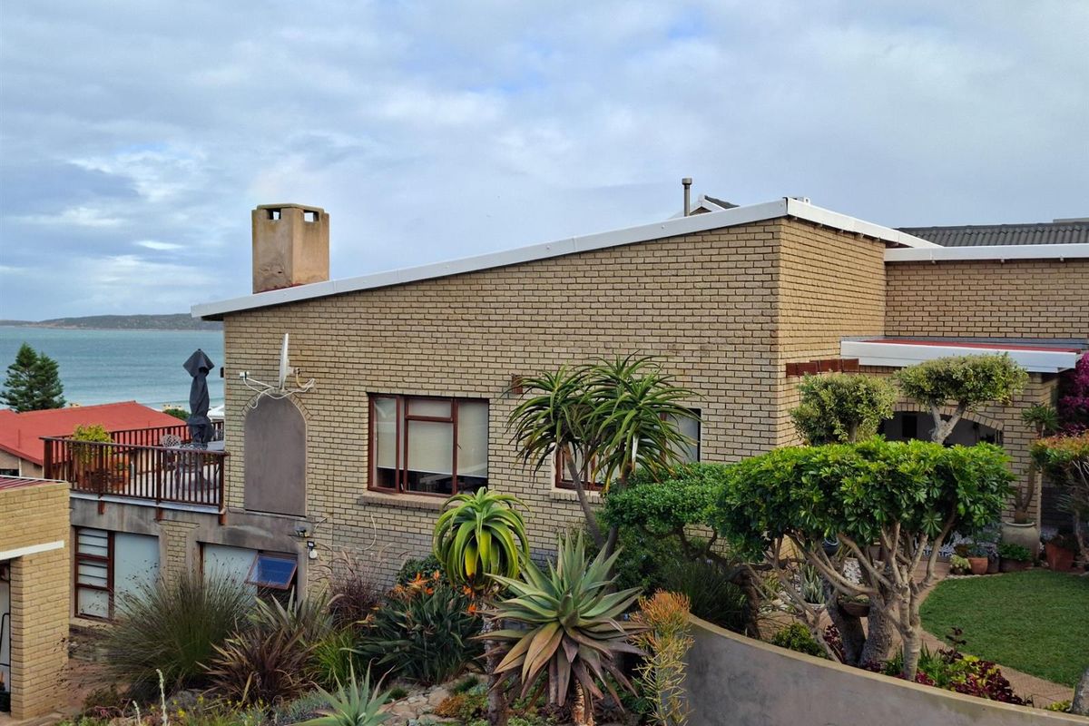 A Coastal Retreat That Offers More - Photo 3