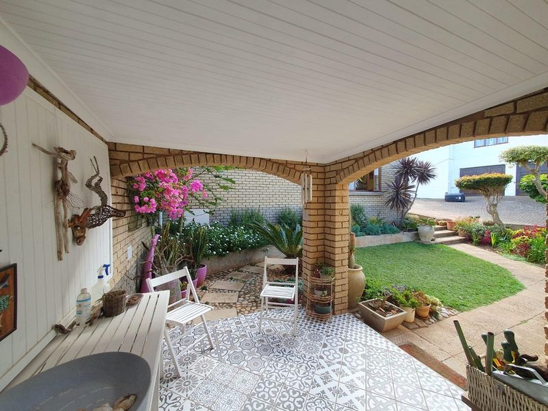 A Coastal Retreat That Offers More - Photo 5