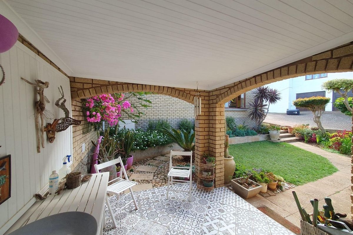 A Coastal Retreat That Offers More - Photo 5