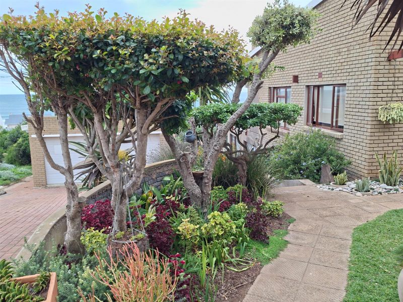 A Coastal Retreat That Offers More - Photo 4