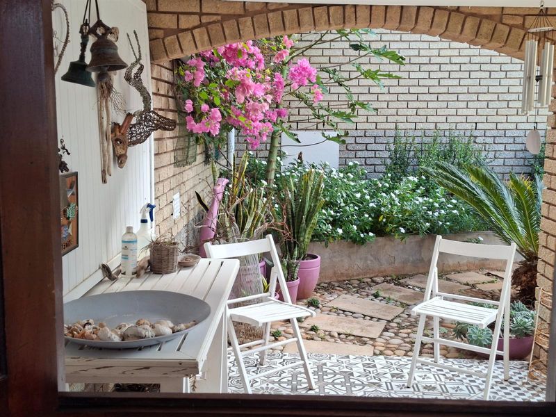 A Coastal Retreat That Offers More - Photo 8