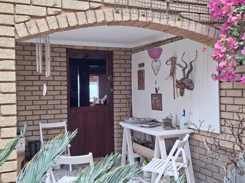 A Coastal Retreat That Offers More - Photo 7
