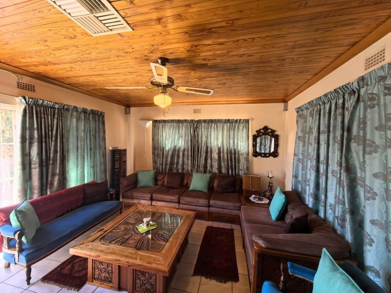 Your 4 Bedroom Sanctuary of Comfort and Modern Living in Carters Glen, Kimberley - Photo 4