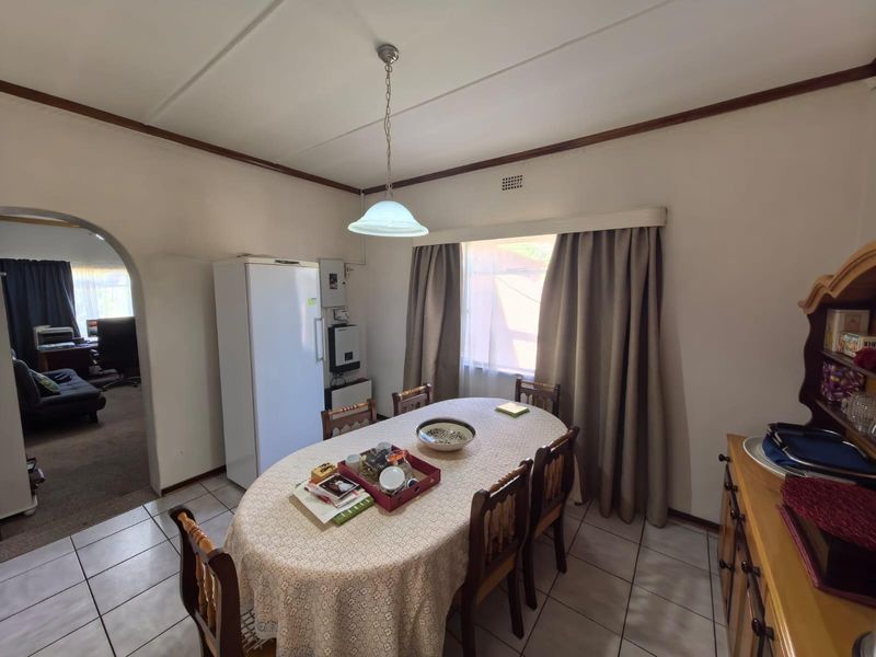 Your 4 Bedroom Sanctuary of Comfort and Modern Living in Carters Glen, Kimberley - Photo 8