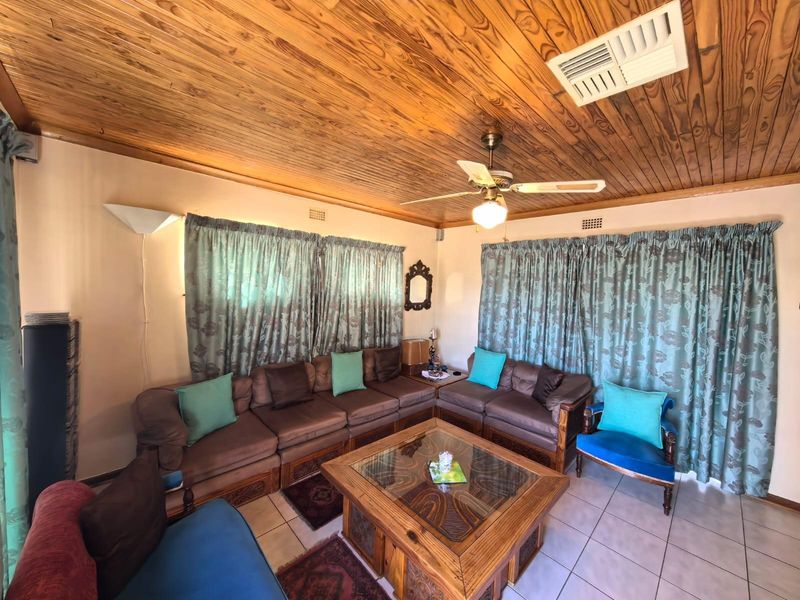 Your 4 Bedroom Sanctuary of Comfort and Modern Living in Carters Glen, Kimberley - Photo 5