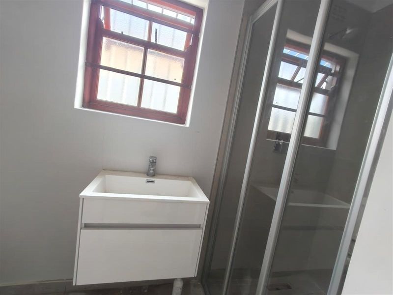 2 Bedroom, 2 Bathroom Renovated Home - Available 15 May 2026 - Photo 10
