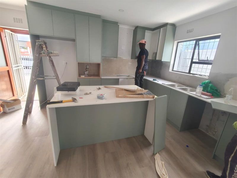 2 Bedroom, 2 Bathroom Renovated Home - Available 15 May 2026 - Photo 3