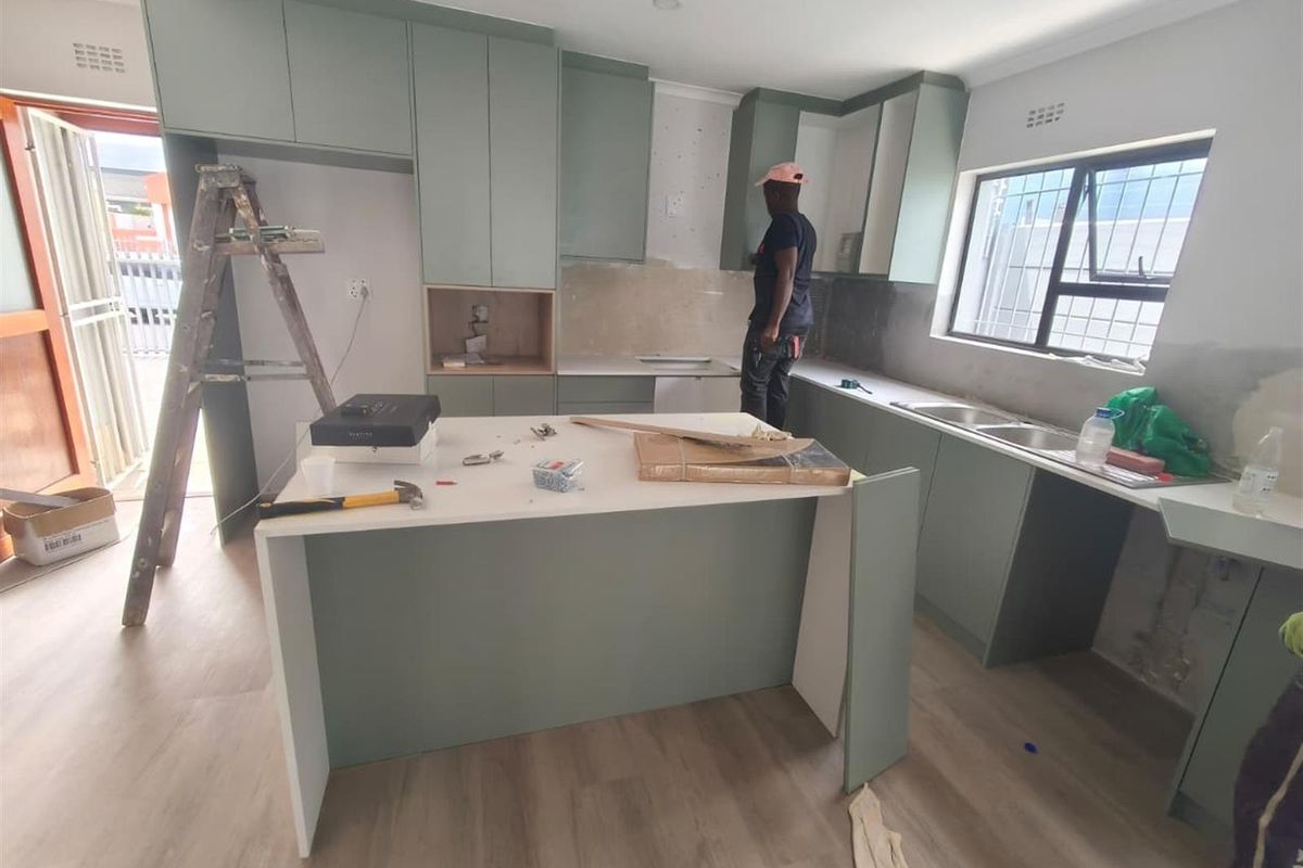 2 Bedroom, 2 Bathroom Renovated Home - Available 15 May 2026 - Photo 3