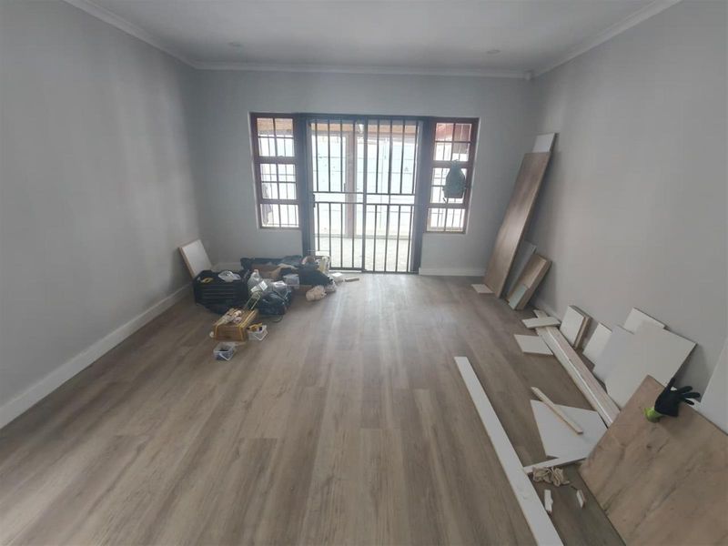 2 Bedroom, 2 Bathroom Renovated Home - Available 15 May 2026 - Photo 5