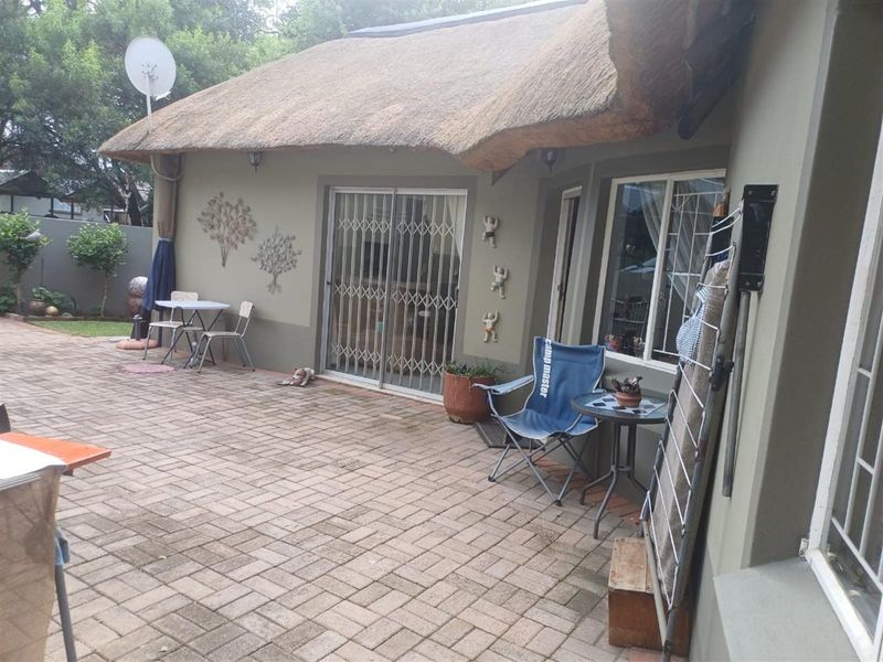 Beautiful Retirement home for sale in the wonderful "Die Oog Retirement Estate". - Photo 7