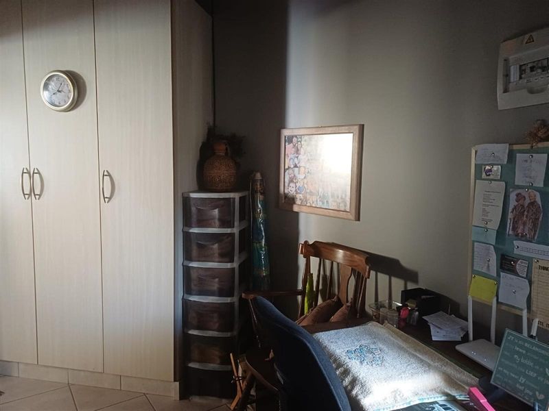 Beautiful Retirement home for sale in the wonderful "Die Oog Retirement Estate". - Photo 9