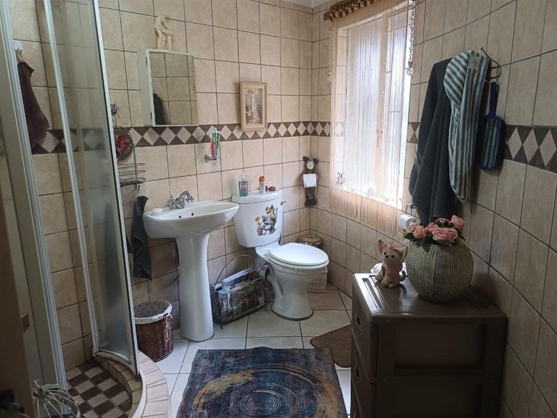 Beautiful Retirement home for sale in the wonderful "Die Oog Retirement Estate". - Photo 3