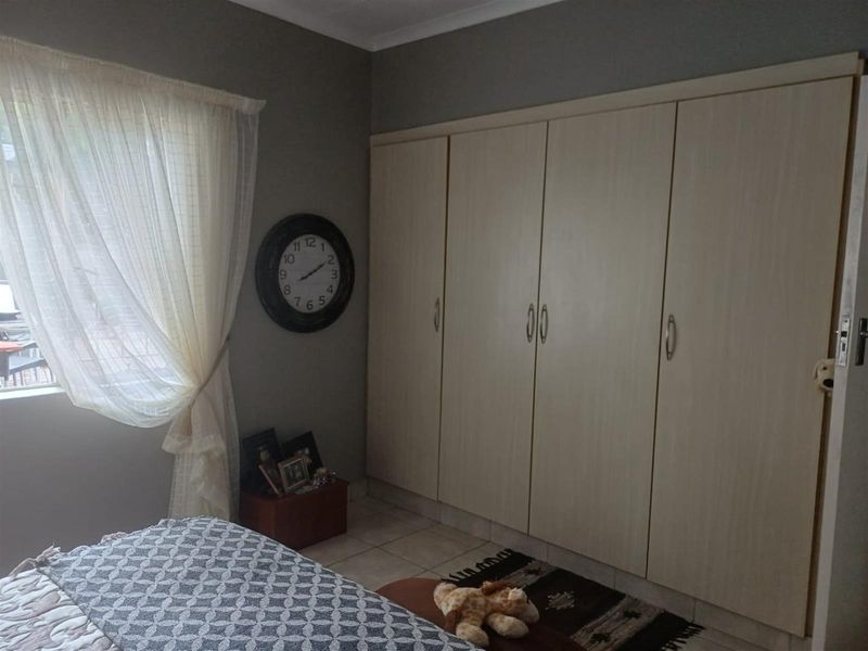 Beautiful Retirement home for sale in the wonderful "Die Oog Retirement Estate". - Photo 5