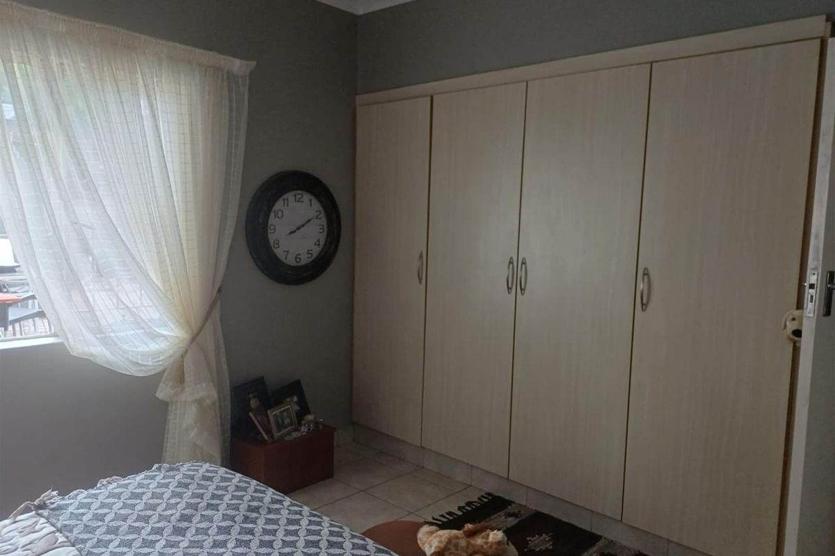 Beautiful Retirement home for sale in the wonderful "Die Oog Retirement Estate". - Photo 5