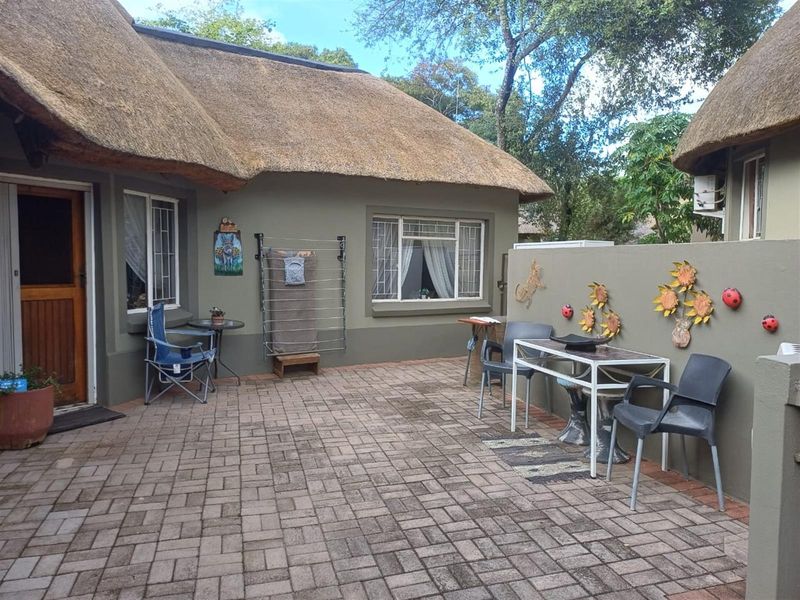 Beautiful Retirement home for sale in the wonderful "Die Oog Retirement Estate". - Photo 4