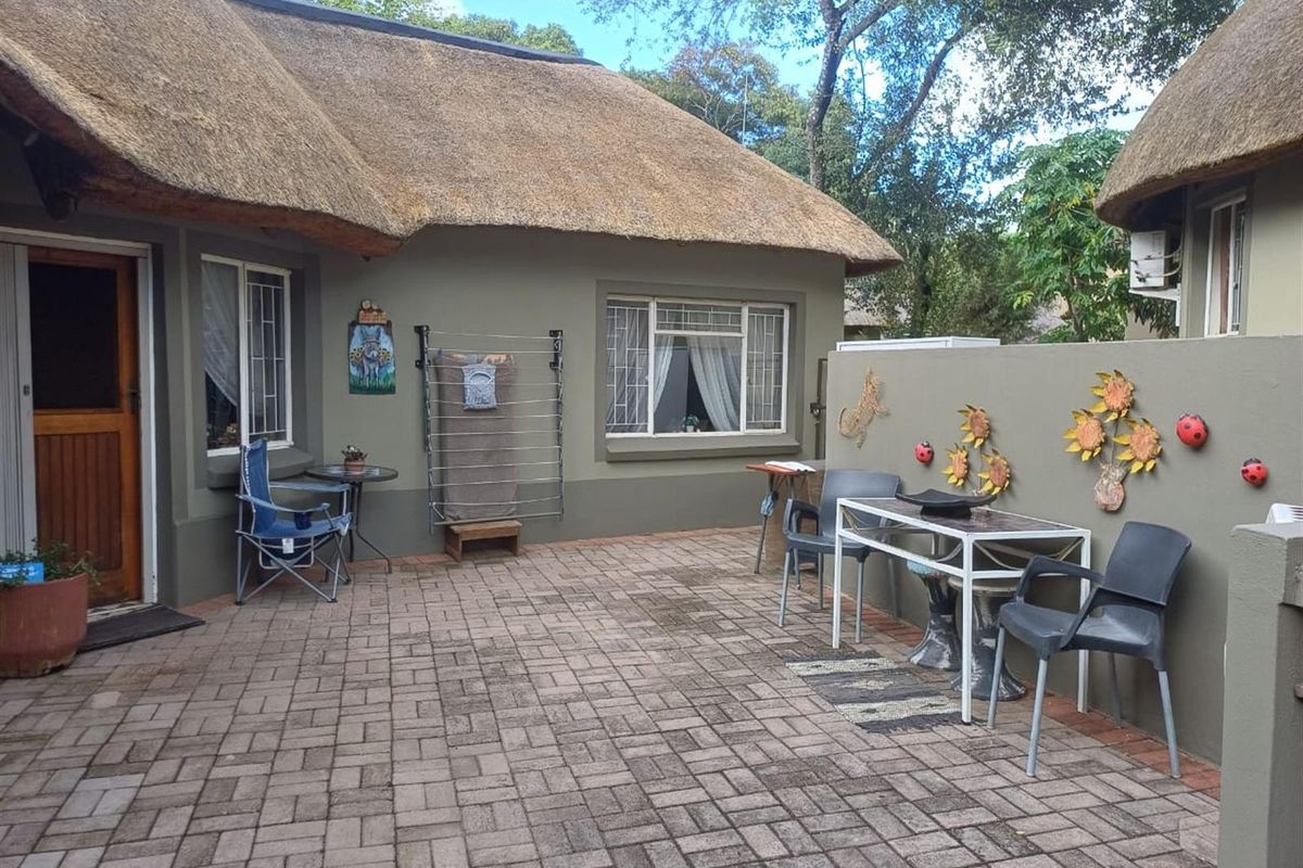 Beautiful Retirement home for sale in the wonderful "Die Oog Retirement Estate". - Photo 4