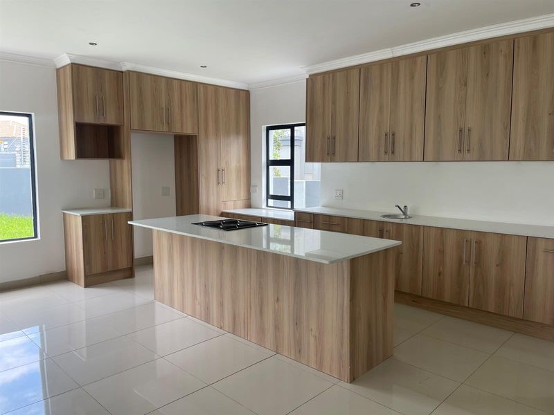 3 Bedroom 2 bathroom property in Gateway Manor,Hartebeespoort for sale!!! - Photo 8