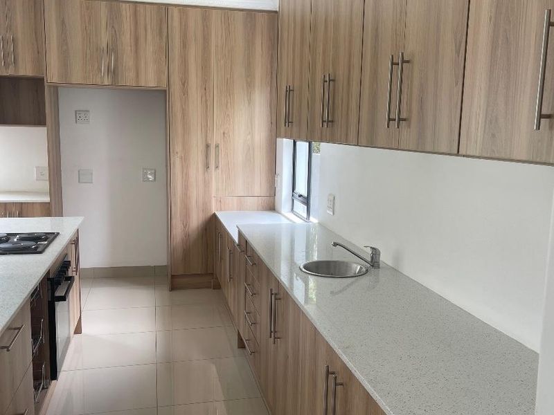 3 Bedroom 2 bathroom property in Gateway Manor,Hartebeespoort for sale!!! - Photo 7