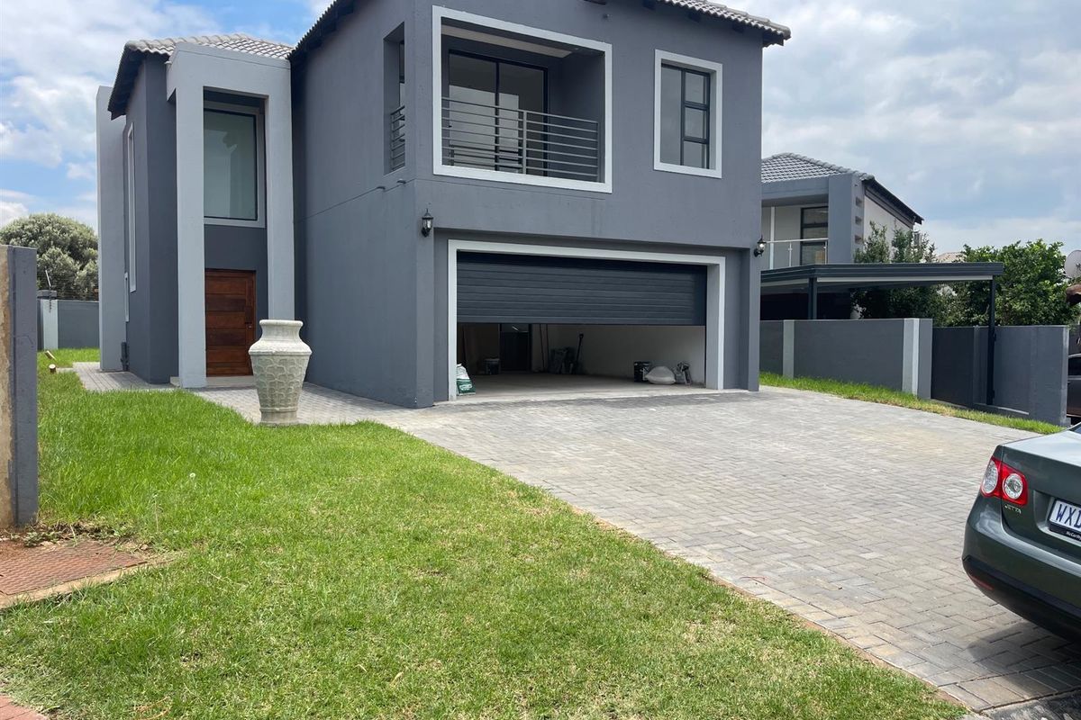 3 Bedroom 2 bathroom property in Gateway Manor,Hartebeespoort for sale!!! - Photo 2