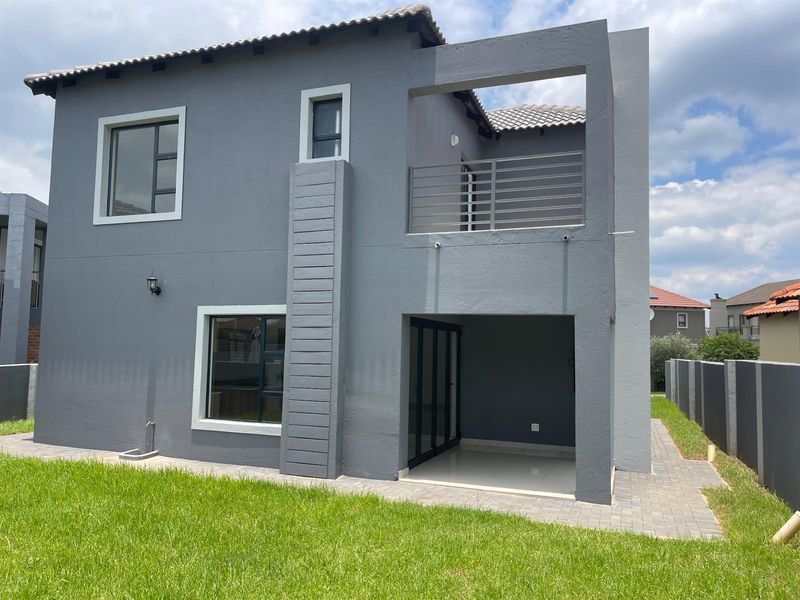3 Bedroom 2 bathroom property in Gateway Manor,Hartebeespoort for sale!!! - Photo 4