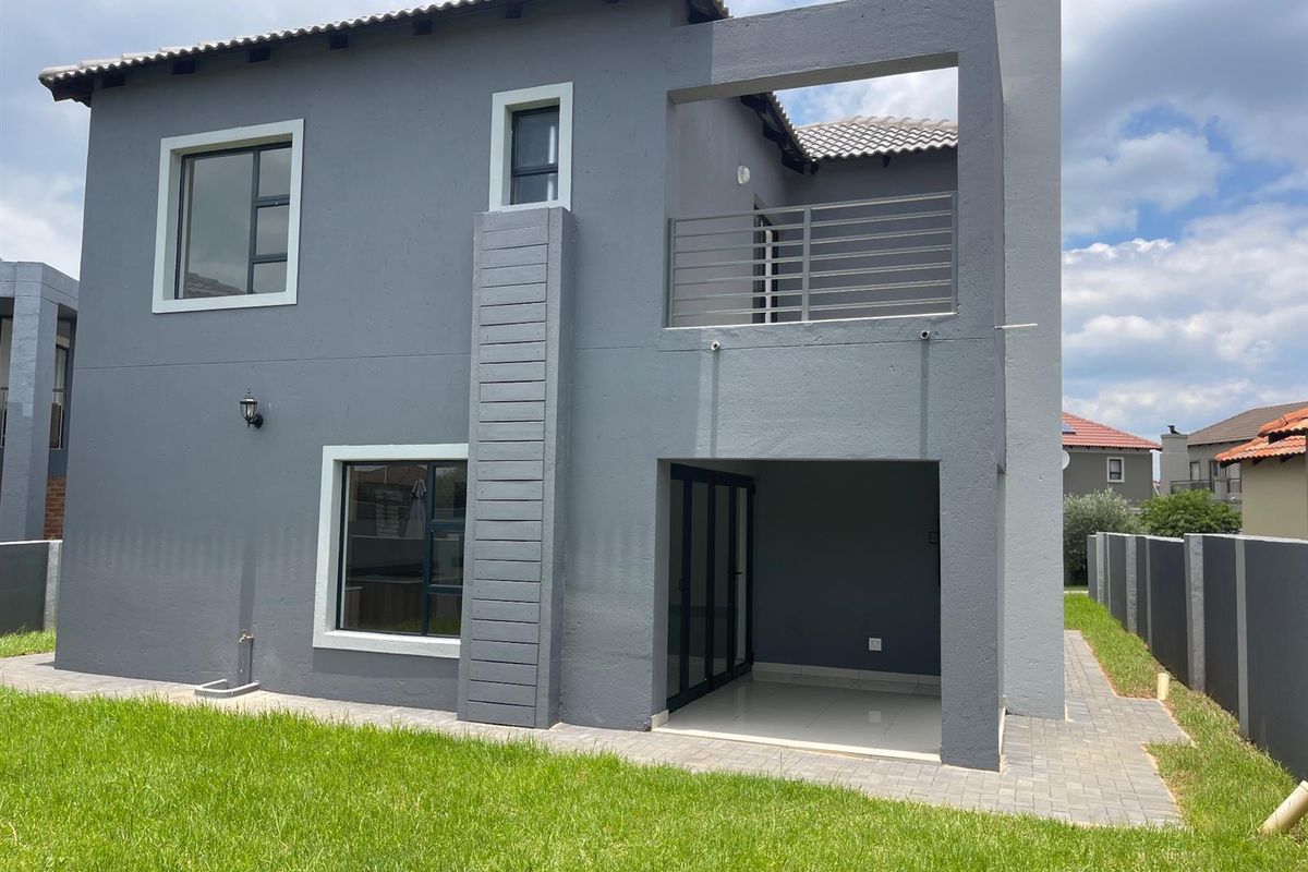 3 Bedroom 2 bathroom property in Gateway Manor,Hartebeespoort for sale!!! - Photo 4