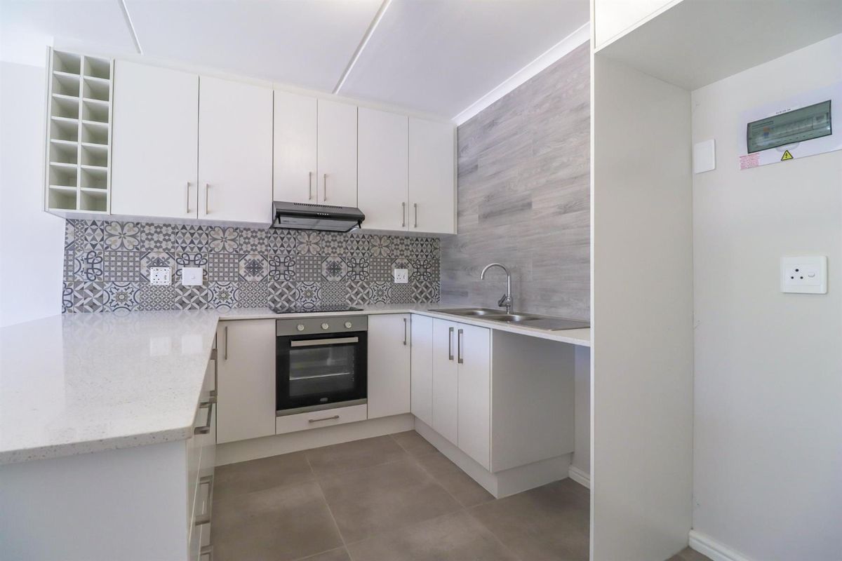 Stunning Two Bedroom Apartments in Central Table View - Photo 3