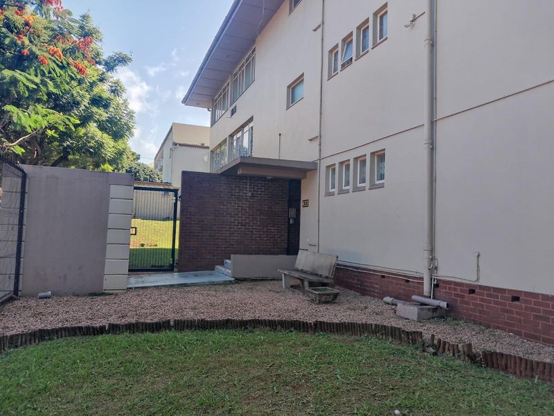 A room to rent in 3-bedroom Apartment near Glenwood Village - Photo 3